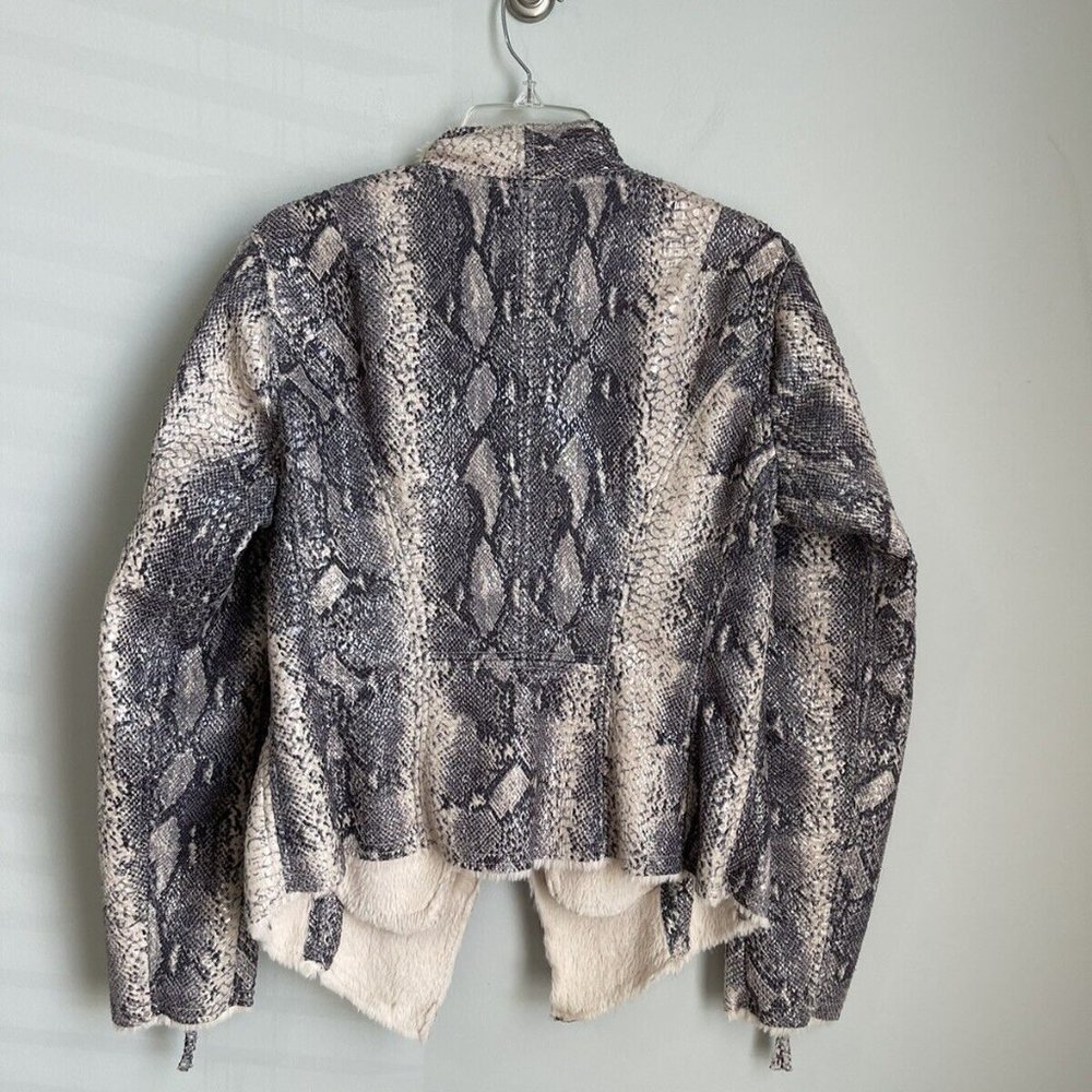 Bebe Gray Snake Print Sherpa Lined Jacket Zipper Detail - Picture 3 of 8